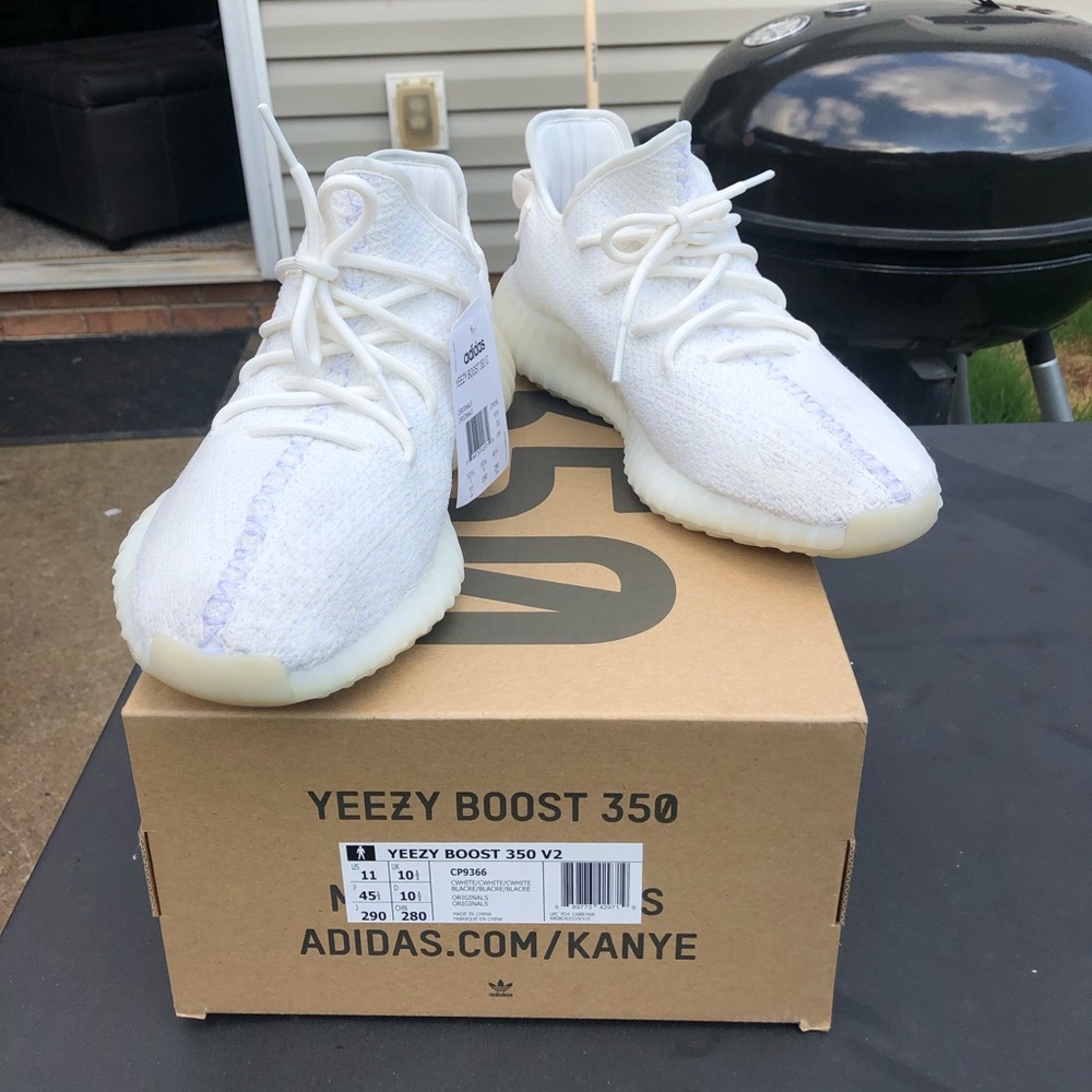 Yeezy boost 350 v2 triple white